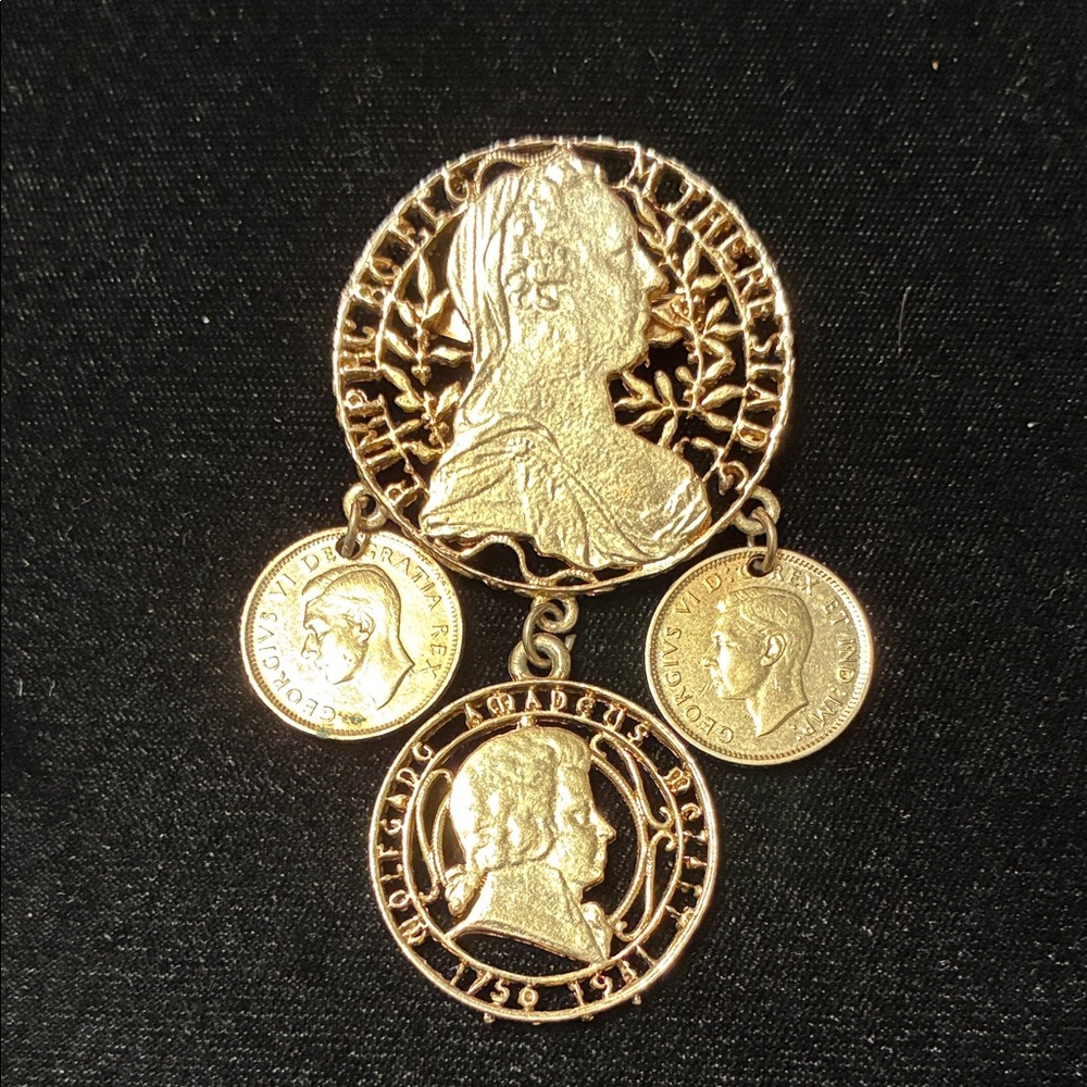 Elegant vintage Gold Coin Pendant Brooch